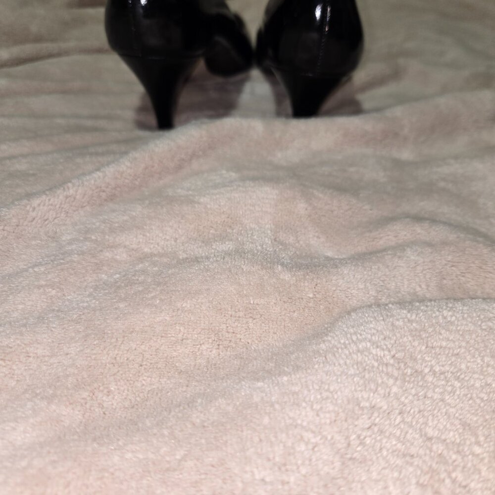 Slightly Used Joyce Black Vinyl 2" Heels Sz 6N - Picture 2 of 4